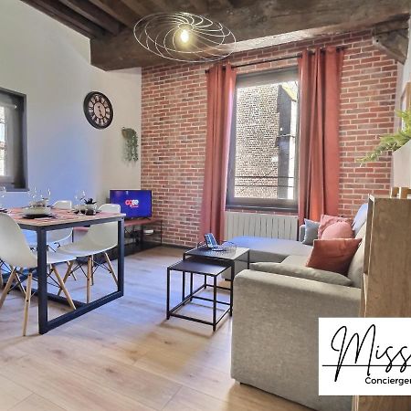 Апартаменты "La Fenetre Sur Le Marche" De Miss.K Conciergerie Шатийон-сюр-Шаларон Экстерьер фото