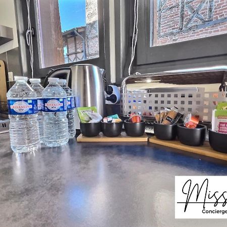 Апартаменты "La Fenetre Sur Le Marche" De Miss.K Conciergerie Шатийон-сюр-Шаларон Экстерьер фото